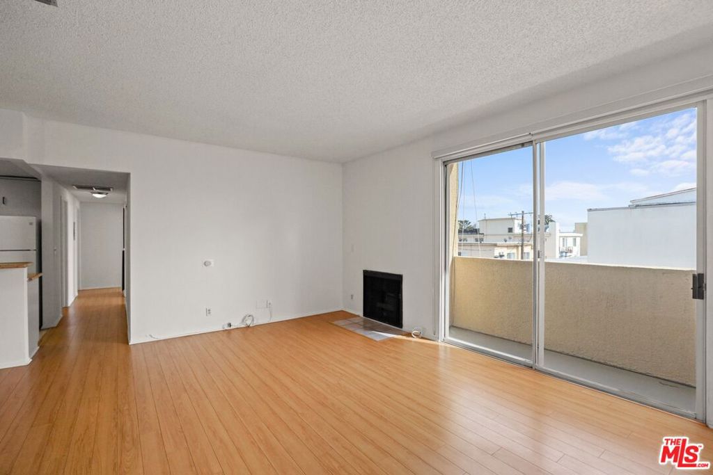 1920 Overland Avenue 103 Los Angeles CA, 9002564133724742786121