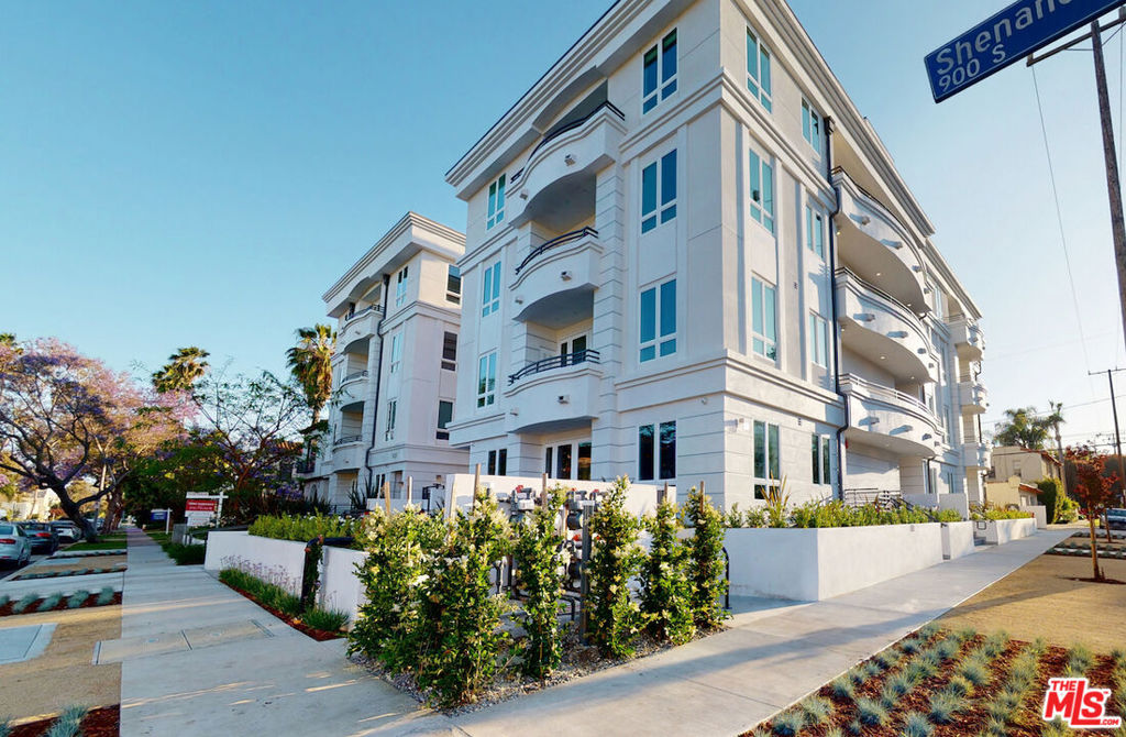 8700 Chalmers Drive 301 Los Angeles CA, 9003564111791616131121