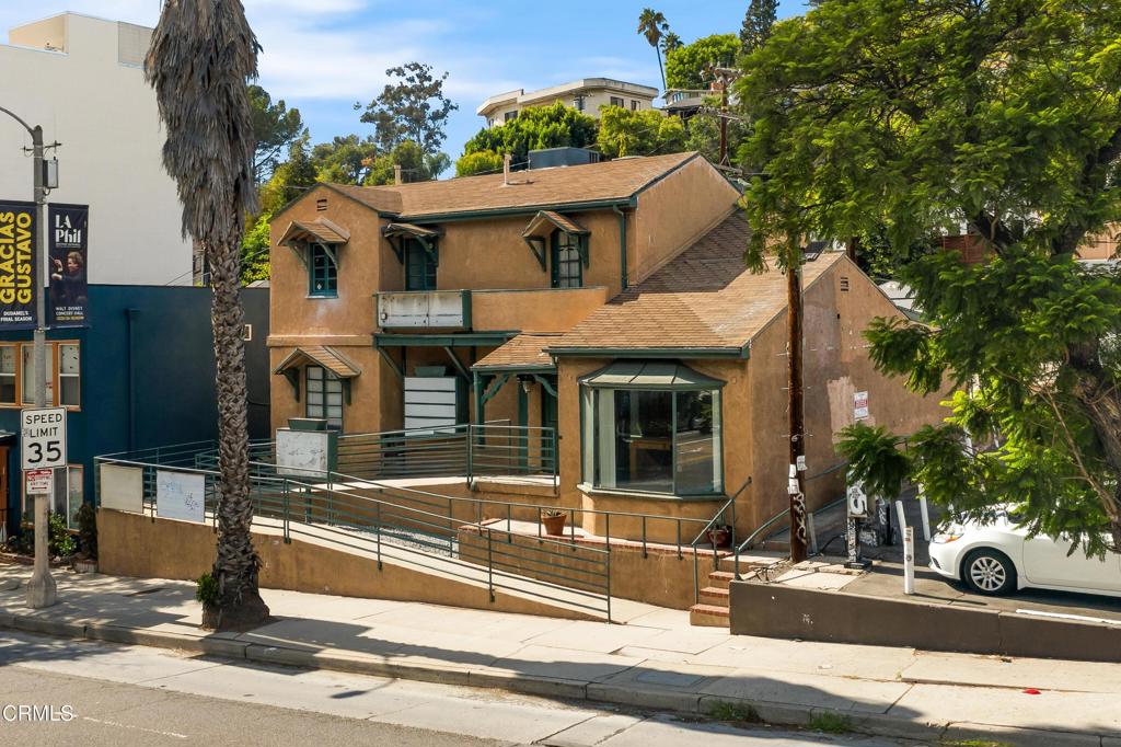 3325 Barham Boulevard Los Angeles CA, 9006864132602653442121
