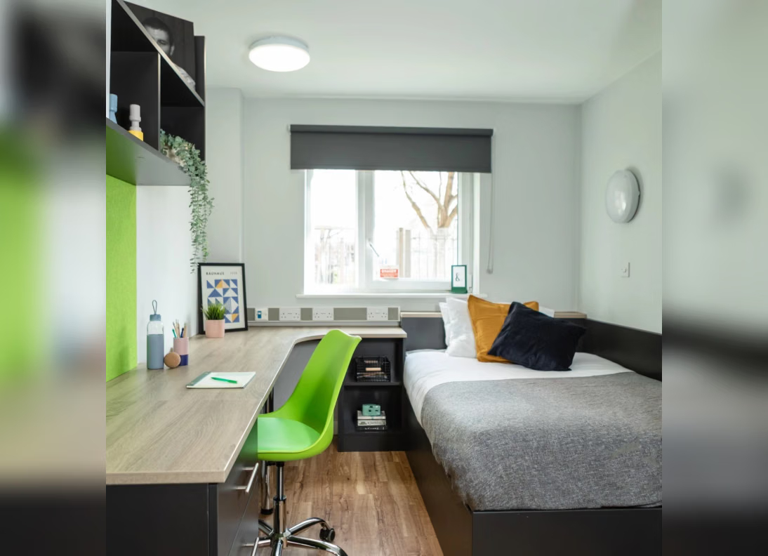 Belgrave View, Birmingham Silver Deluxe64286693604098123