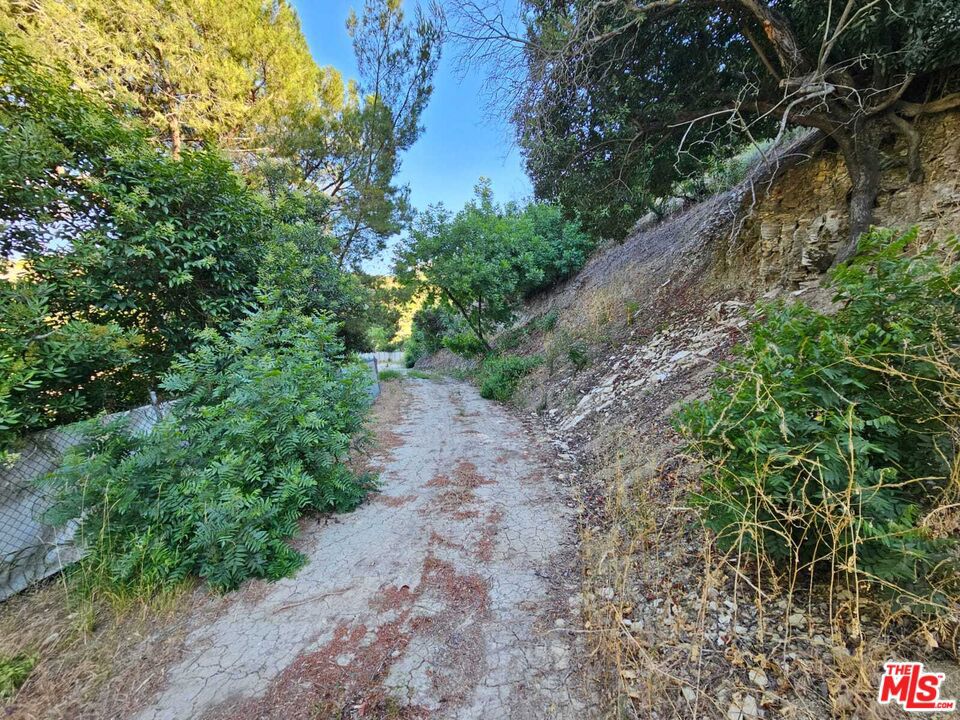 13388 Newcomb Drive, Sherman Oaks CA, 9142363734631862275122