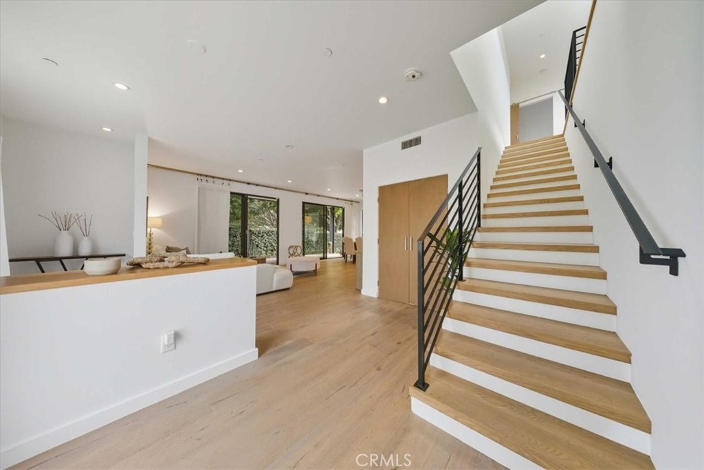 2131 Virginia Avenue, Santa Monica CA, 9040463821462099713120