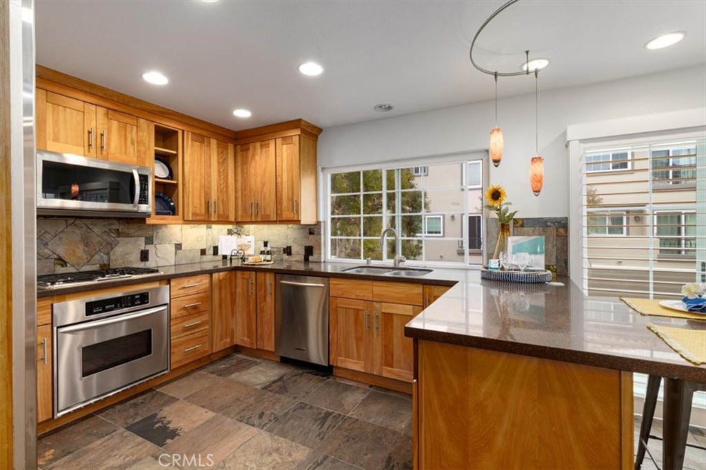 19381 Maidstone Huntington Beach CA, 9264864122125687171122