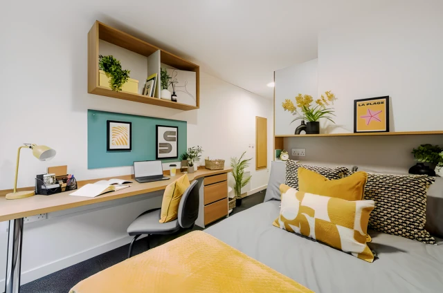 Gold Ensuite The Elements, Sheffield
