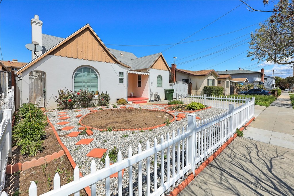 111 Los Higos Street, Alhambra CA, 9180163659278913793121