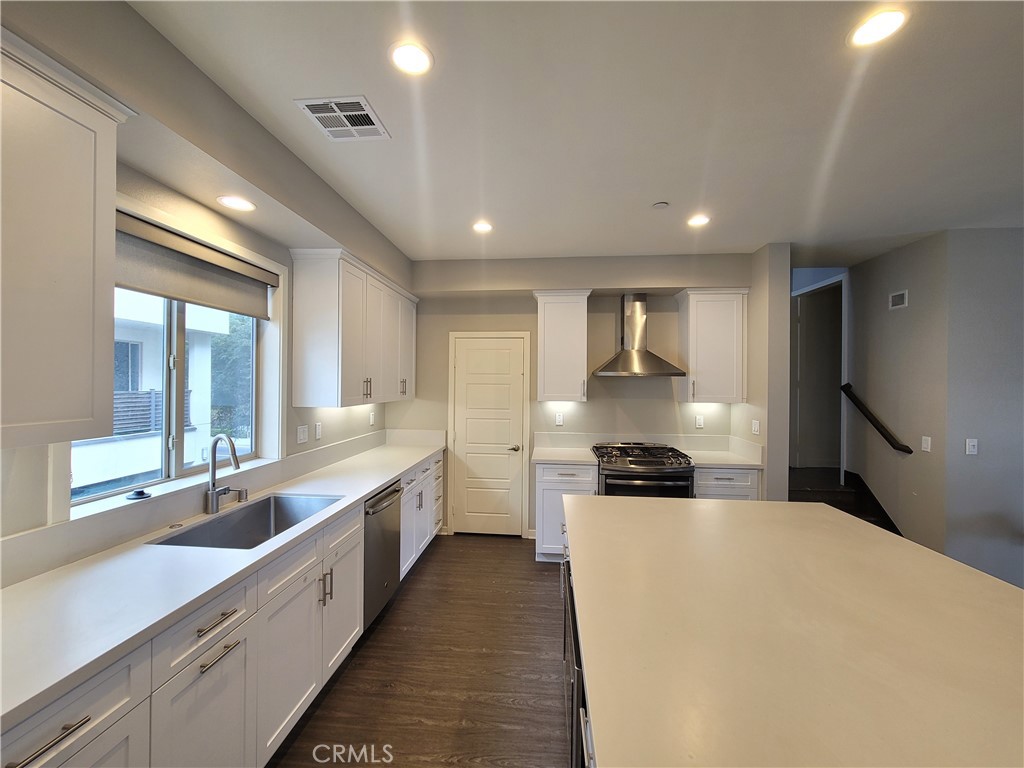 19504 Empire Northridge CA, 9132463788975059587121