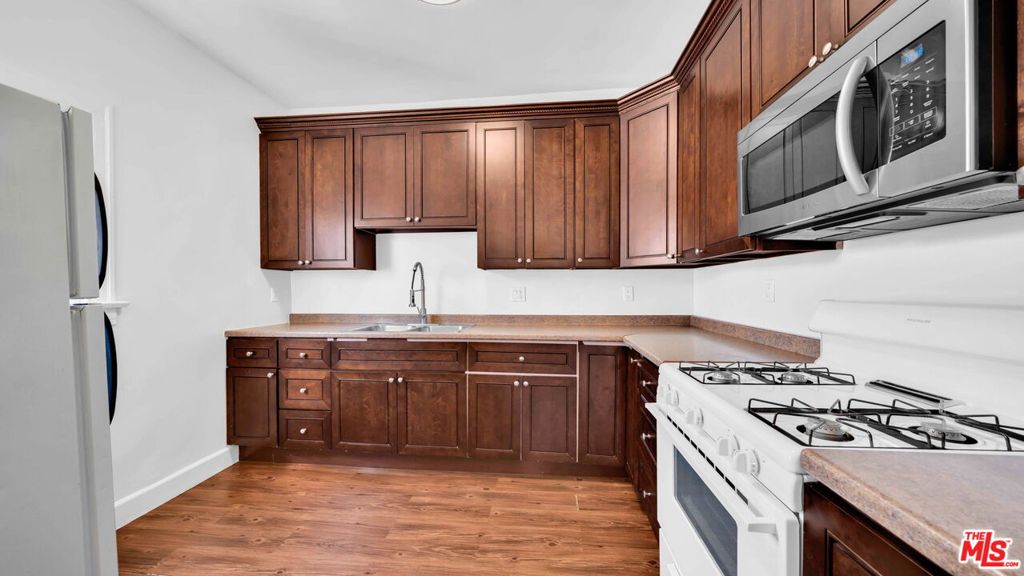 806 W 40th Place 16 Los Angeles CA, 9003764101188926595122