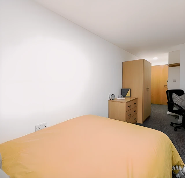 Cute double ensuite bedroom close to Crookes Valley Park residence near Edward Street, Sheffield