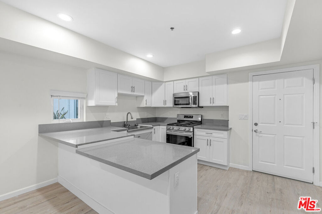 1409 N Hobart Boulevard #104 Los Angeles CA, 9002764119970908418122