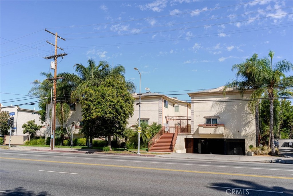 15053 Victory Boulevard 5 Van Nuys CA, 9141164130293566338121