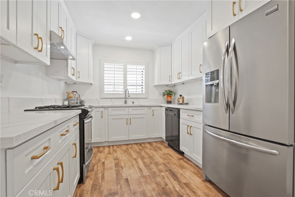2690 Senasac Avenue, Long Beach CA, 9081563637862488321122