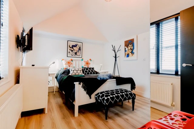 2 Queen St64195311385601121