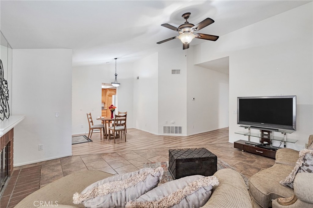 20065 Avenue Of The Oaks Newhall CA, 9132164086534863745121