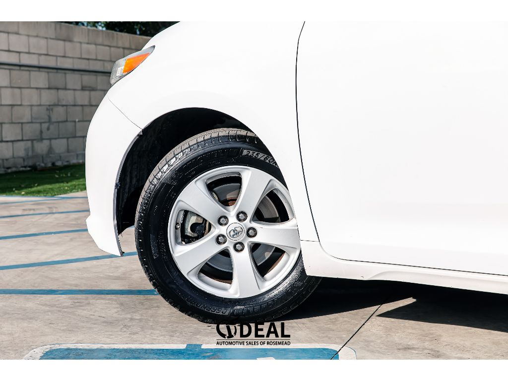 2017 TOYOTA SIENNA LE63323141763969121