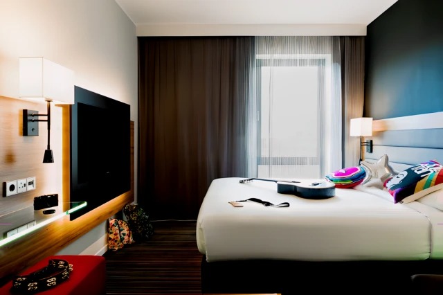Moxy Glasgow SEC64165361825409122