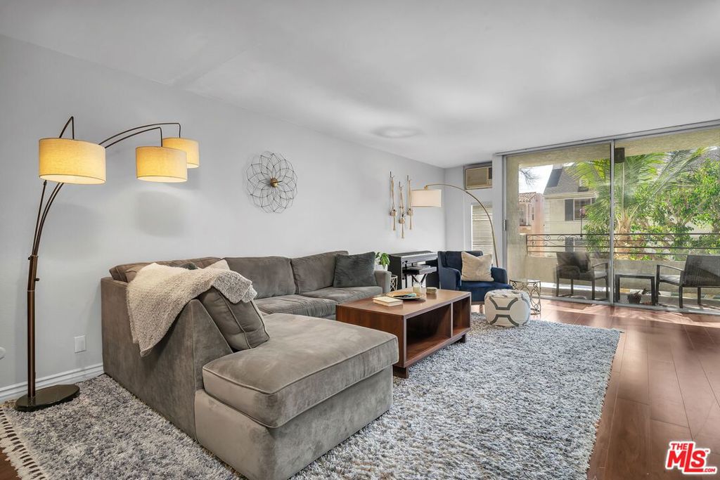 6151 Orange Street 119 Los Angeles CA, 9004864111526553857122