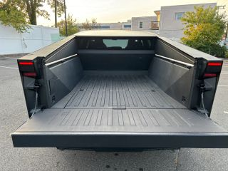 2024 TESLA CYBERTRUCK63283225321089125