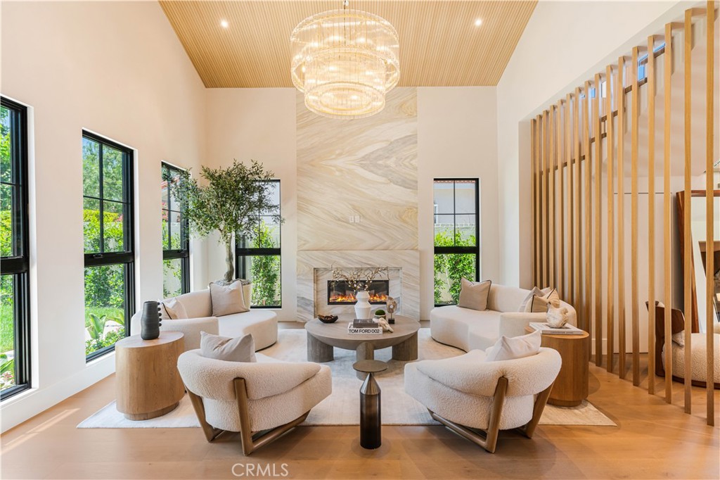 16711 Moorpark Street Encino CA, 9143663710091132803121