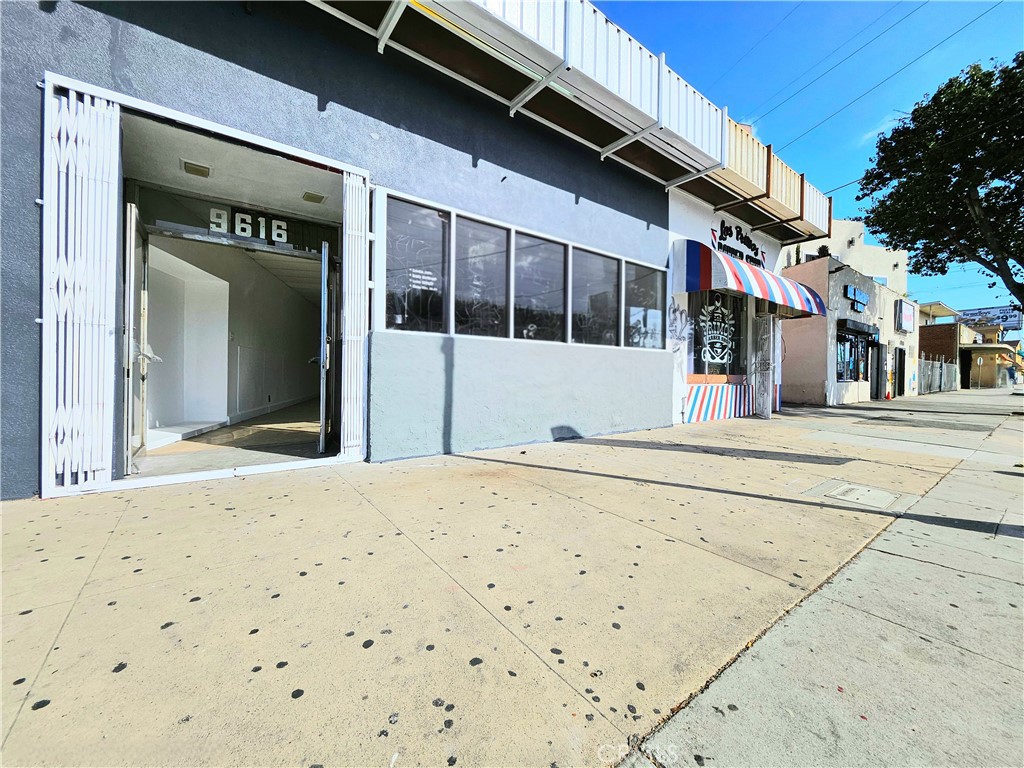 9616 Long Beach Boulevard 9616 South Gate CA, 9028064112671798017120