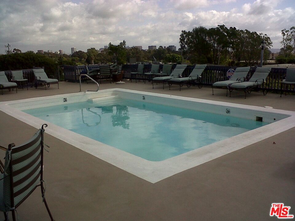 11730 W Sunset Boulevard Los Angeles CA, 9004964088465995650122