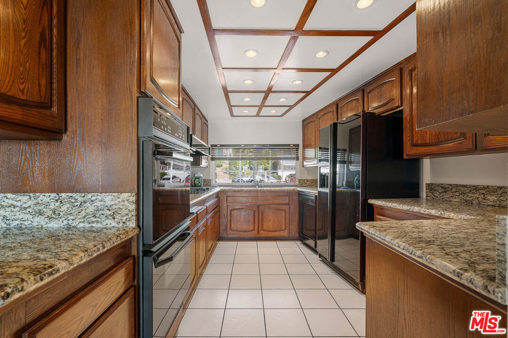 6040 Pat Avenue Woodland Hills CA, 9136763634773911553121
