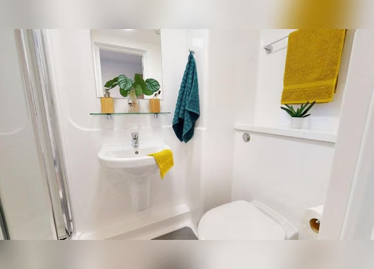 iQ Altus House, Leeds   Silver En Suite Plus
