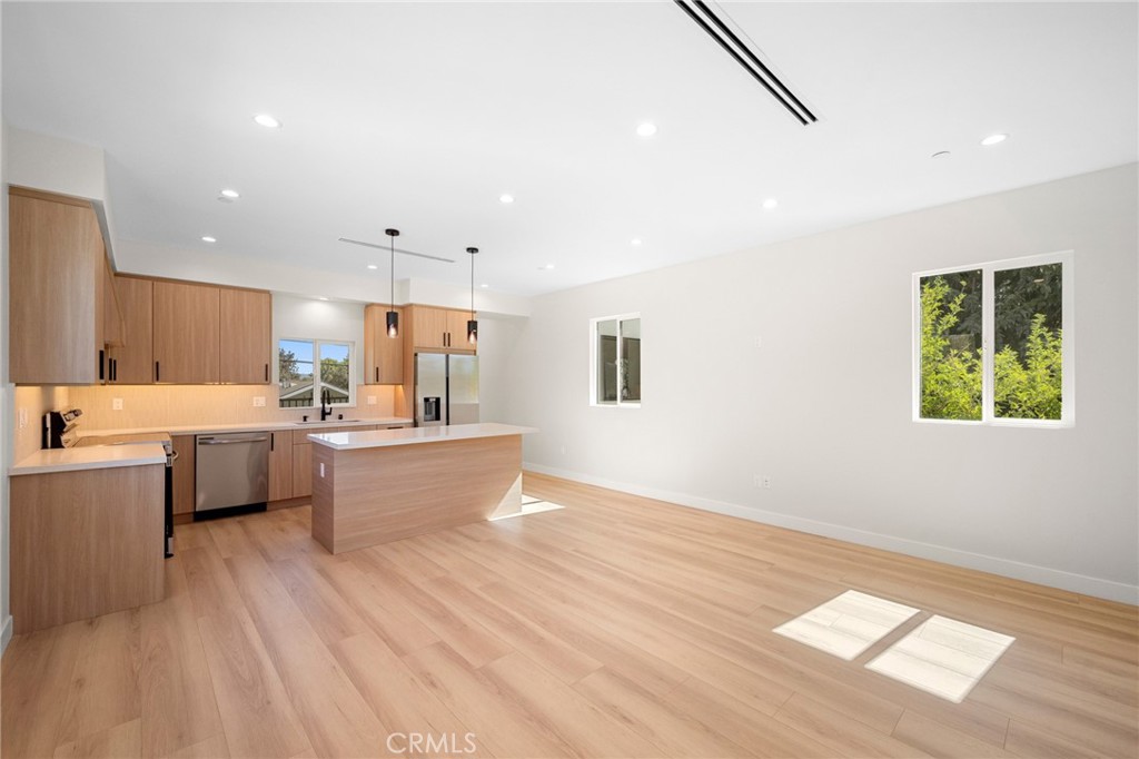 $3,500/month 1824 N Naomi 200 Burbank CA, 9150564134577974657122