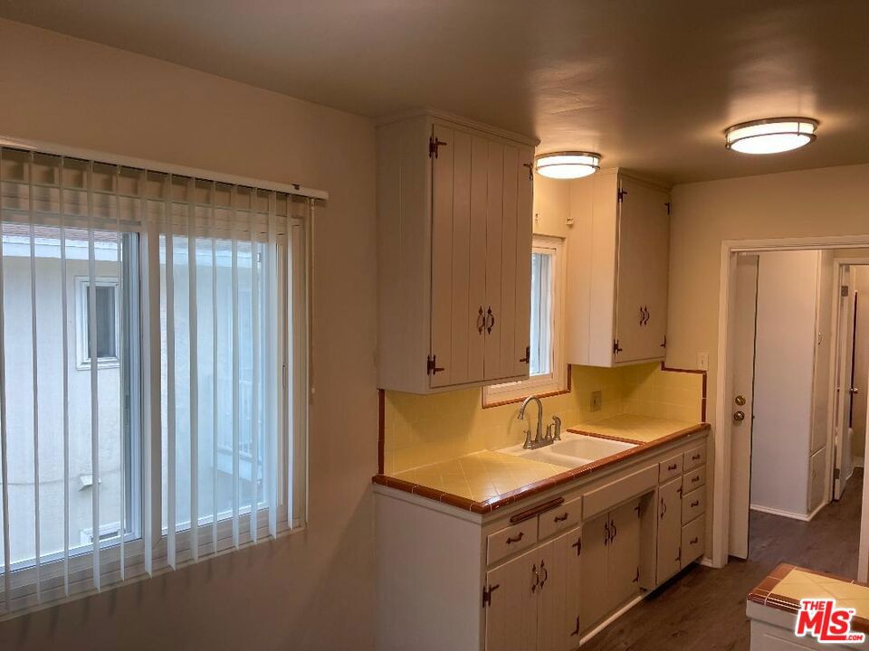 10613 Crenshaw Boulevard 5 Inglewood CA, 9030364108368573698120
