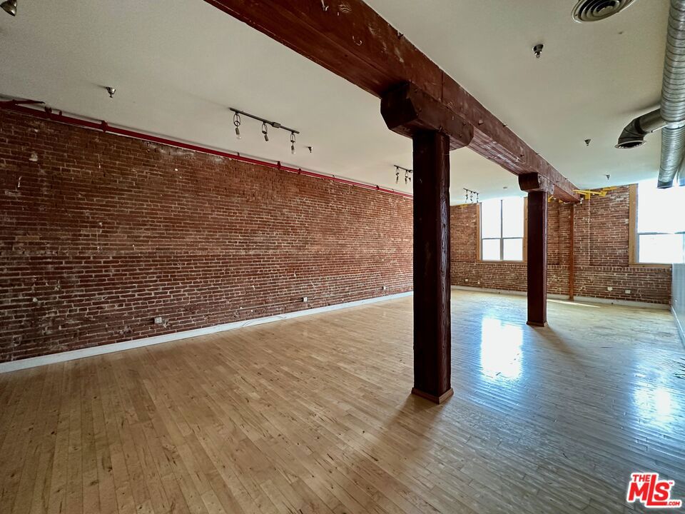 726 S Santa Fe Avenue 202 Los Angeles CA, 9002164101346813569122