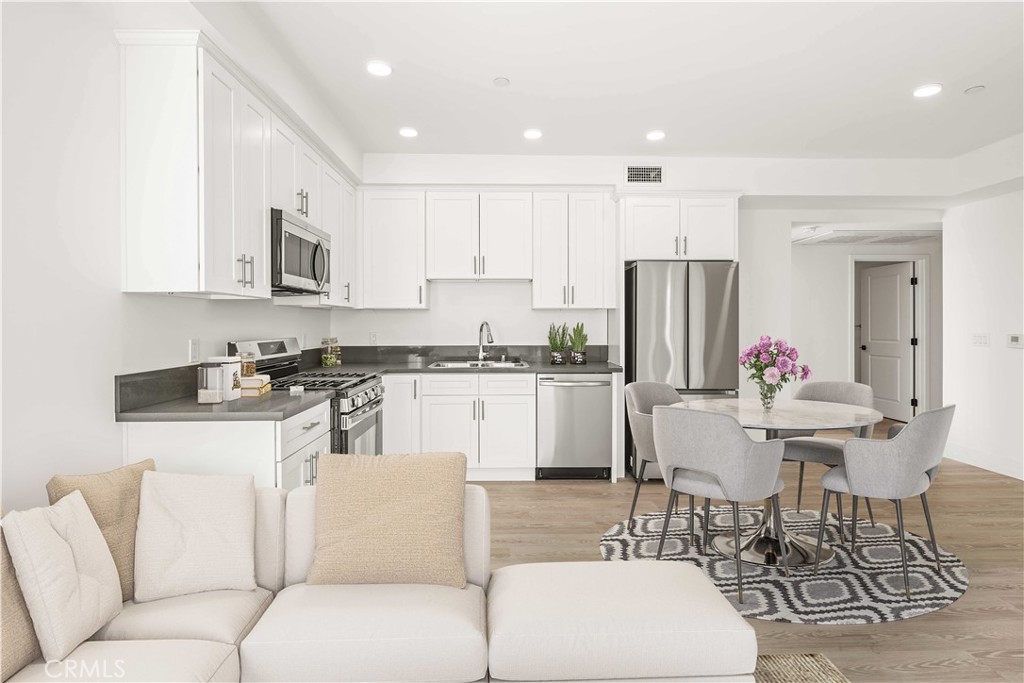 11714 Archwood Street 507 North Hollywood CA, 9160664111736888579120