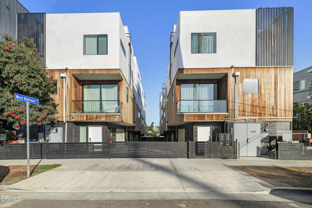 3221 W Robinson Lane Lane Los Angeles CA, 9002663770234942465120