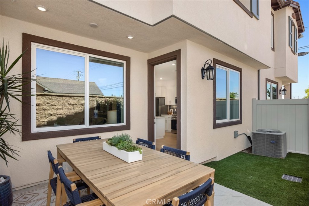 7022 Solara Way Westminster CA, 9268364080134557698122
