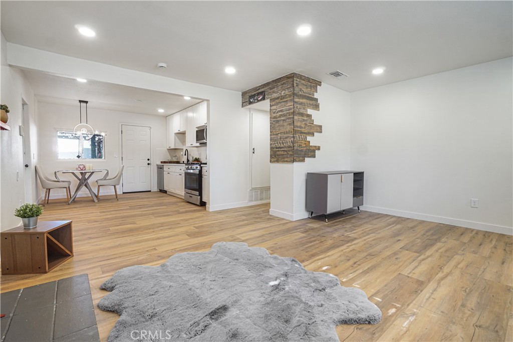 11370 W Sunset Boulevard B, Los Angeles CA, 9004963713129377921120