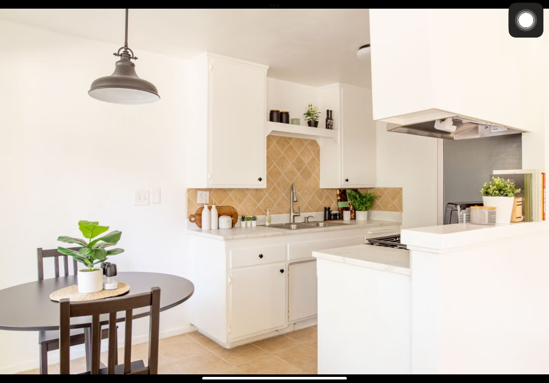 Los Angeles Pasadena August 3b2b middle master bedroom short-term rental63256577179395128