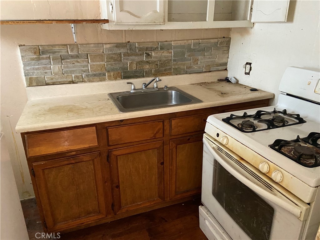 12106 S Willowbrook, Compton CA, 9022263878181290627121