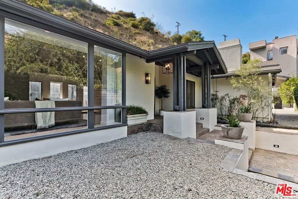 1847 N Beverly Drive, Beverly Hills CA, 9021064096795380611120