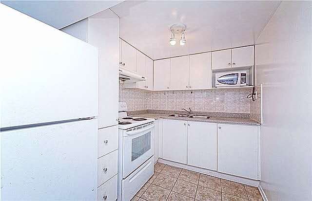 Semi-Basement 2BR Suite for Rent – Steeles & Leslie (Prestigious Neighborhood)63811156084611123