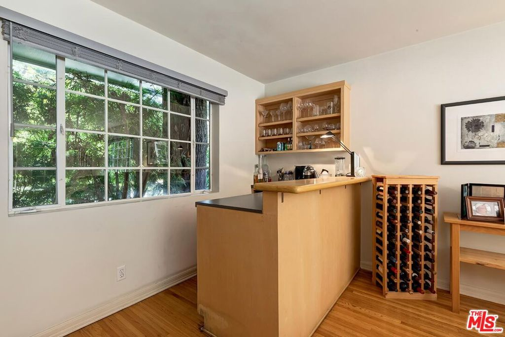 1041 Chantilly Road, Los Angeles CA, 9007763590718353411122