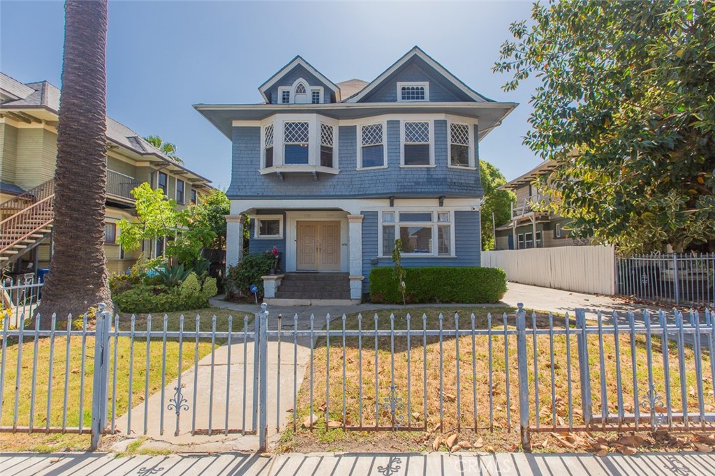 1235 3rd Avenue, Los Angeles CA, 9001963867127243395121