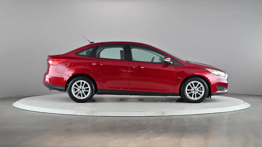 2017 Ford Focus64064829348225124