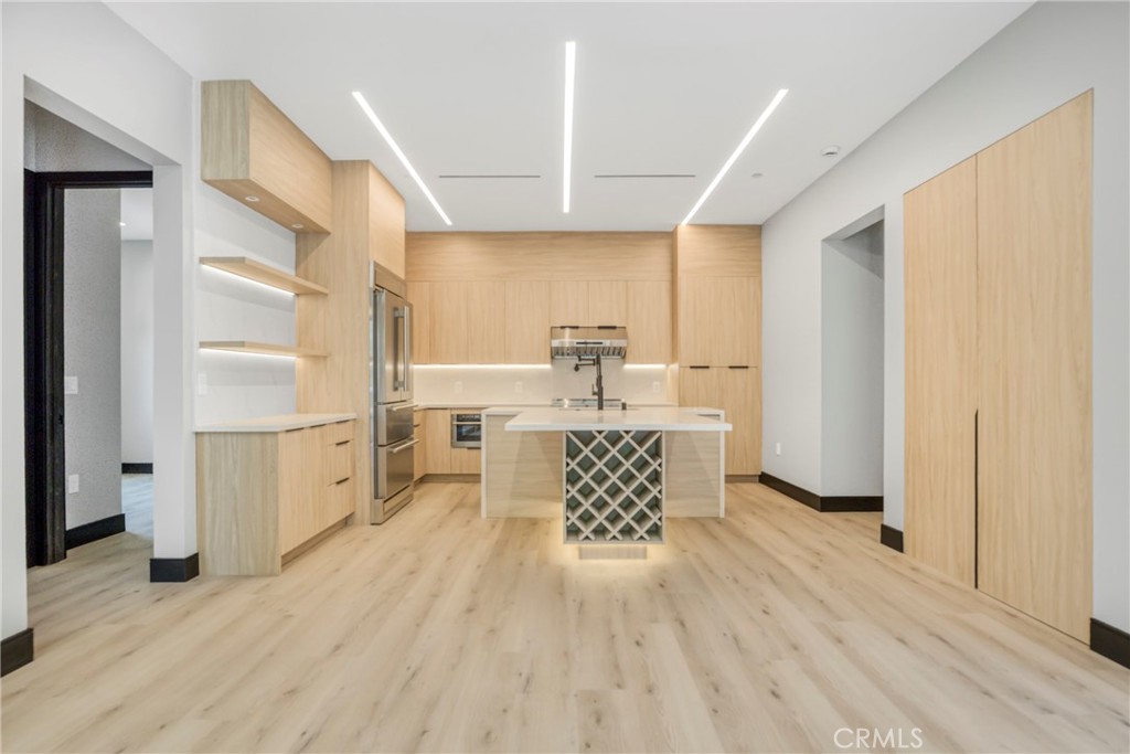 20520 Sherman Way Winnetka CA, 9130663679439796737121