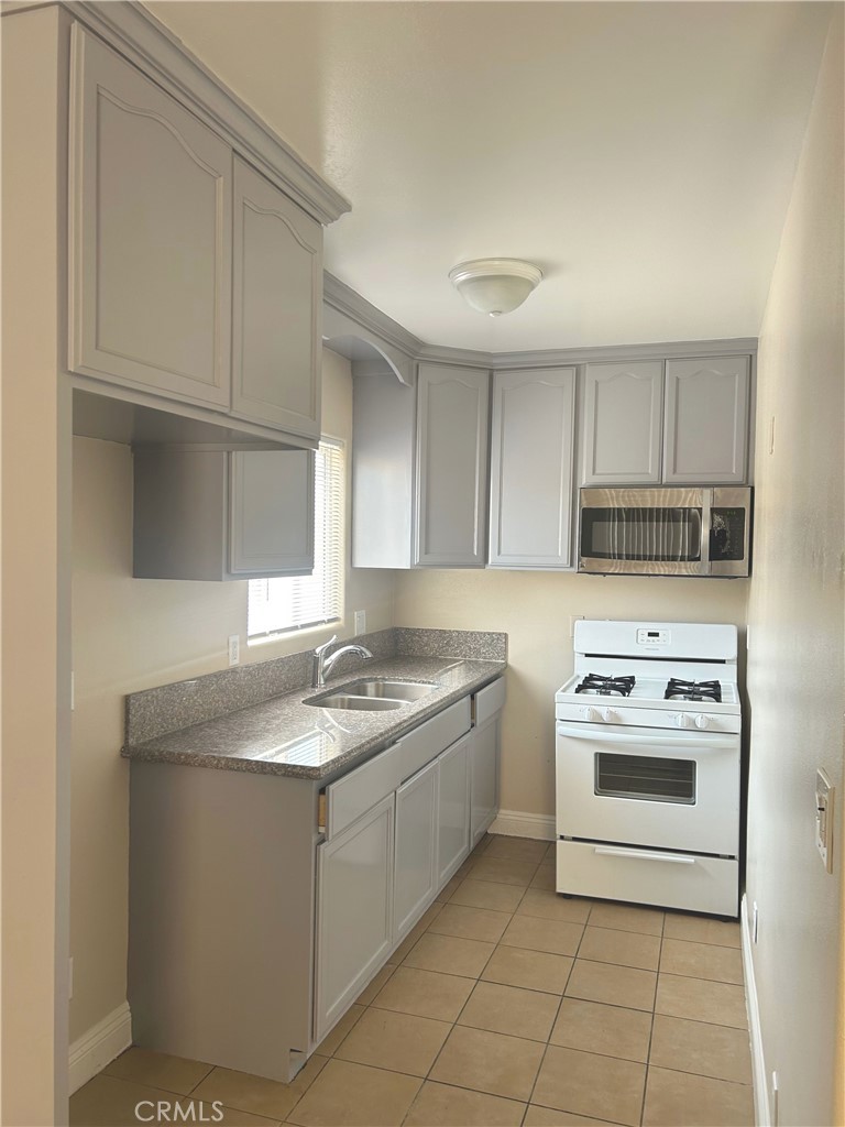 626 W 59th Place Los Angeles CA, 9004464131903868161122