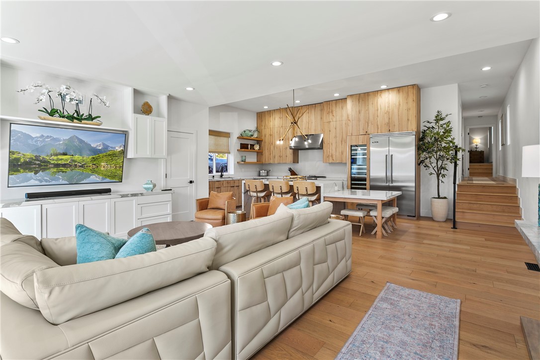 520 Iris Avenue Corona Del Mar CA, 9262564112880796929122