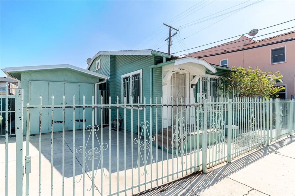 1216 N St Andrews Los Angeles CA, 9003864132813218818121