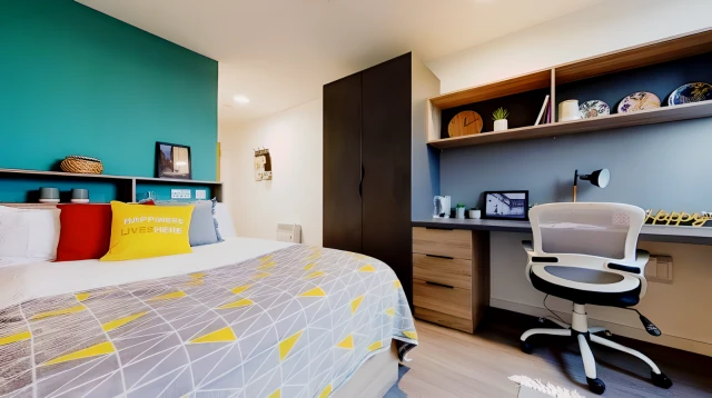 Silver En-suite Upper Level Lnt Canvas Walthamstow, London