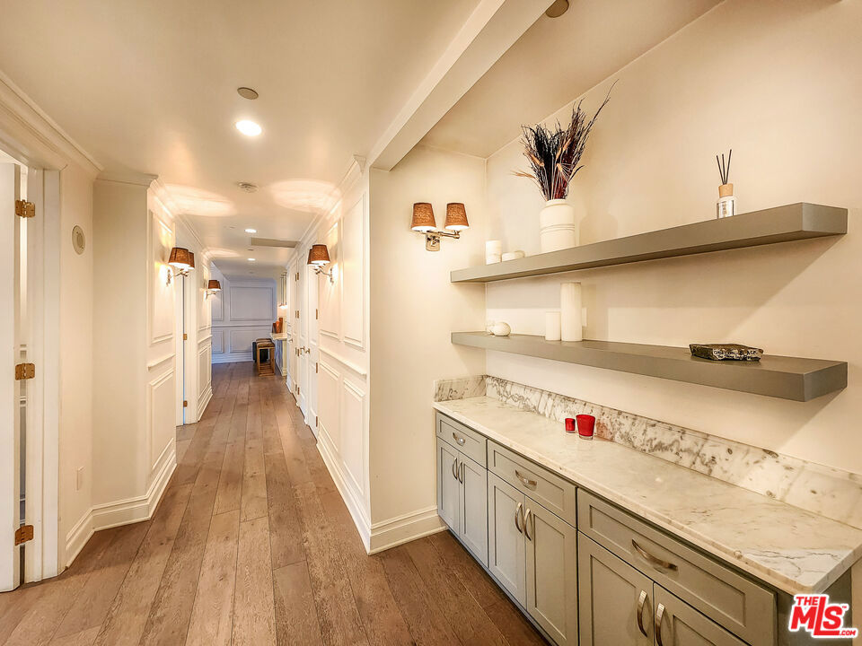 10727 Wilshire Boulevard 202 Los Angeles CA, 9002464090332613635120