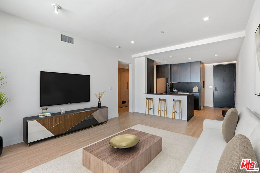 3688 Overland Avenue 401 Los Angeles CA, 9003464113078699137120