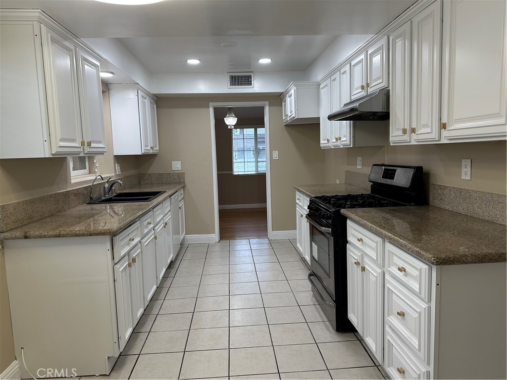 1901 Page Avenue Fullerton CA, 9283363867896452353120