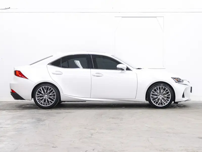 2017 Lexus IS64984490033283122