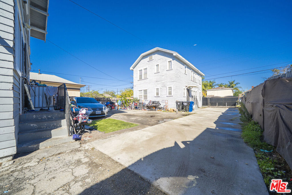 431 E 41st Place, Los Angeles CA, 9001164077838961666122